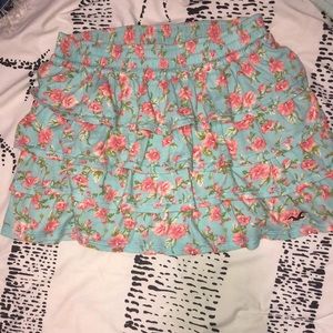 HOLLISTER | XS | Floral Mini Skirt |